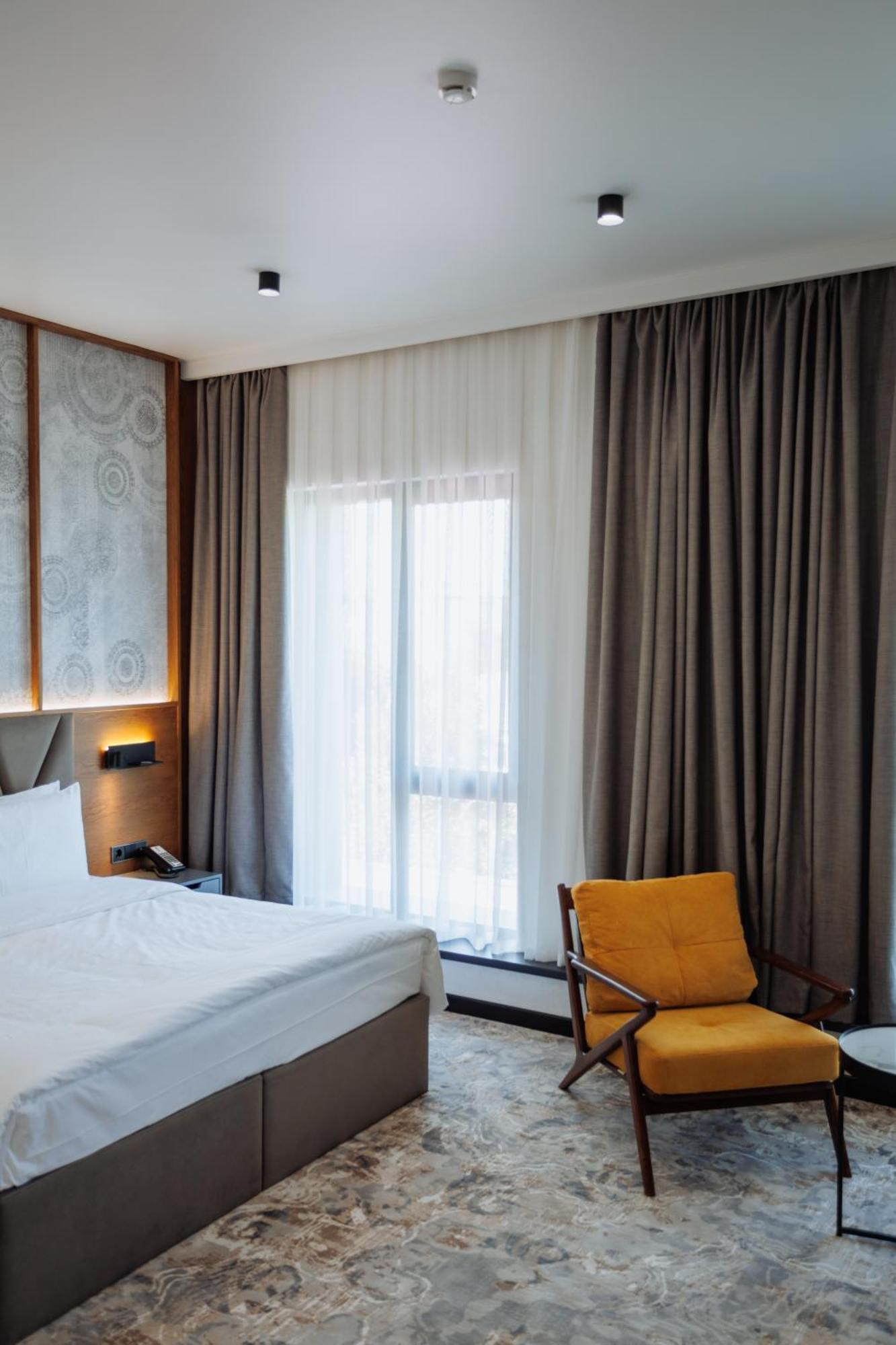 Aurum Garden Hotel Shymkent Exterior foto